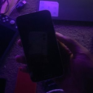 Samsung galaxy s5:(condition-Survivor🙏). This has been ran THROUGH!.